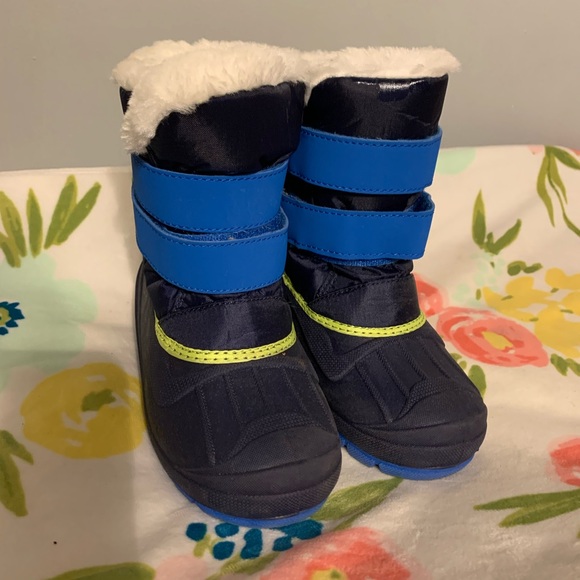 boys snow boots size 11